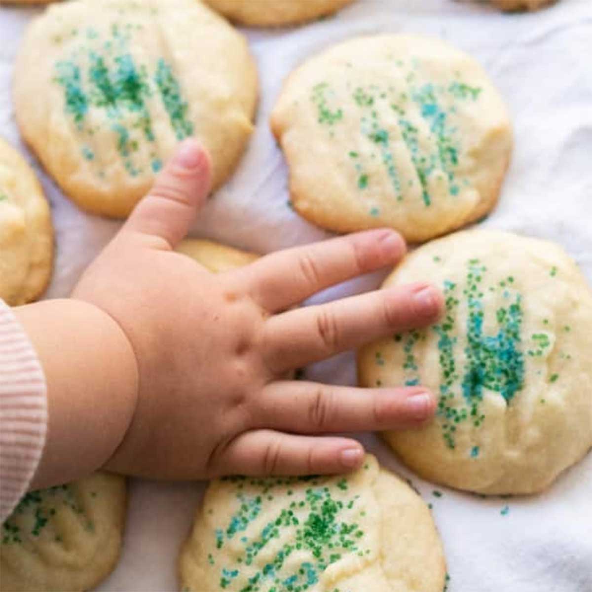 Christmas-Cookies-to-Make-With-Kids-Featured-Image